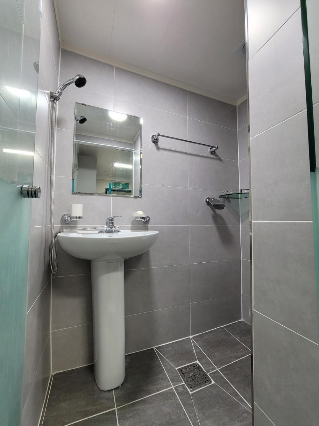 Female Only - Coco Stay Jongno Hyehwa Station Сеул Екстериор снимка