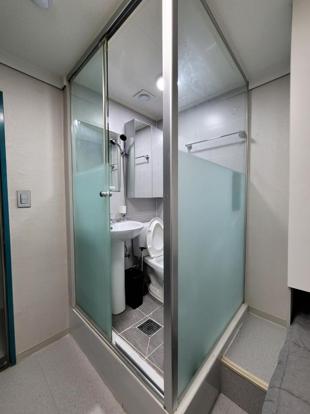 Female Only - Coco Stay Jongno Hyehwa Station Сеул Екстериор снимка
