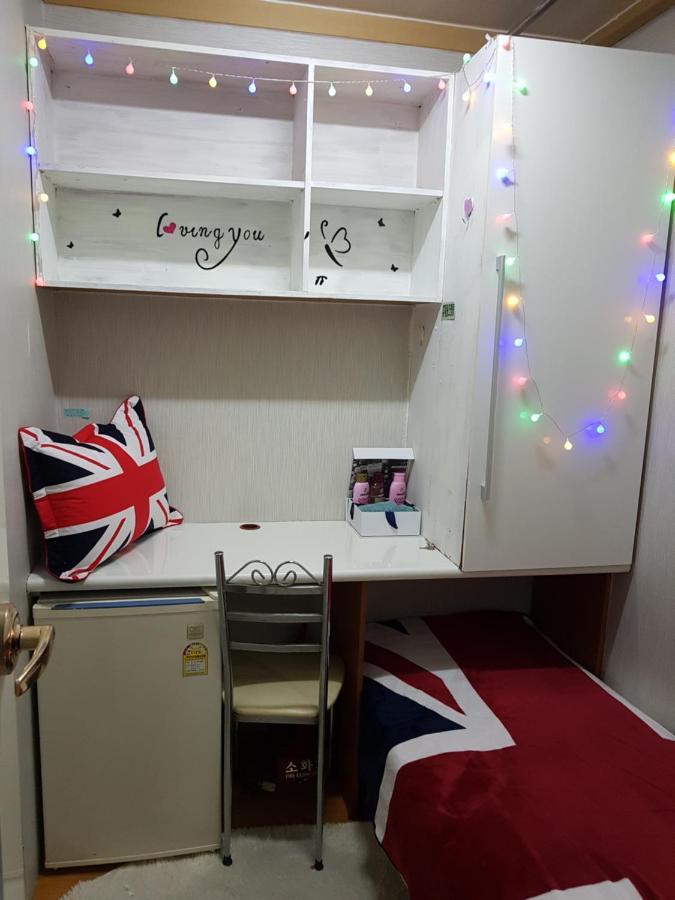 Female Only - Coco Stay Jongno Hyehwa Station Сеул Екстериор снимка