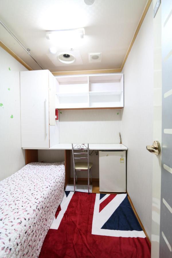 Female Only - Coco Stay Jongno Hyehwa Station Сеул Екстериор снимка